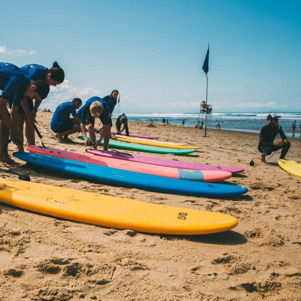 Cours de surf © Sébastien Chebassier