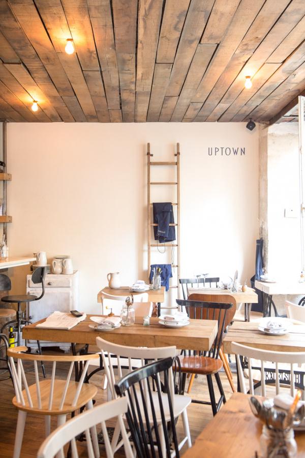 Intérieur chaleureux à Uptown, le bistrot le plus cool du 18ème arrondissement © Uptown