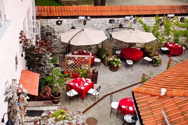 La terrasse du Schlössle est l’un de ses principaux atouts pendants le printemps et l’été | © Hotel Schlössle