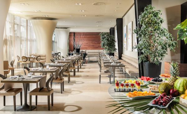 Le restaurant Óligo où est servi le petit-déjeuner | © Aguas de Ibiza