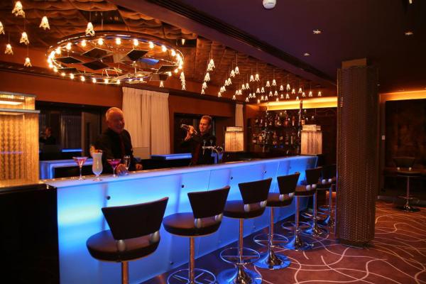 Le Twenty Third, bar chic au vingt-troisième et dernier étage de l’établissement | © Hotel Okura Amsterdam