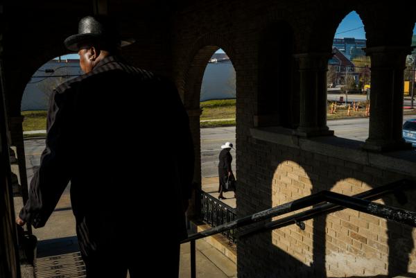 Eglise pentecôtiste du Christ. Cleveland, USA. 2016.  © Alex Webb / Magnum Photos 