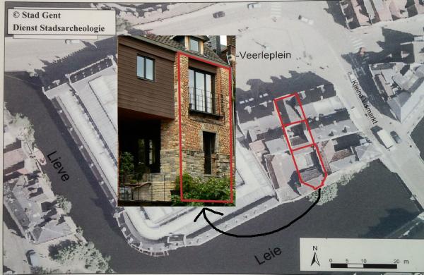 Emplacement de la 2ème église et photo de la façade actuelle, donnant sur la Lys, avec le mur d’origine correspondant au tracé en rouge. © Service archéologique de la ville de Gand.