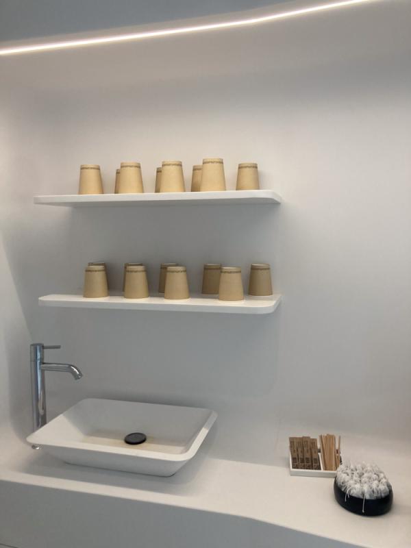 De quoi s'hydrater dans le spa aux lignes futuristes. @ DB / Yonder