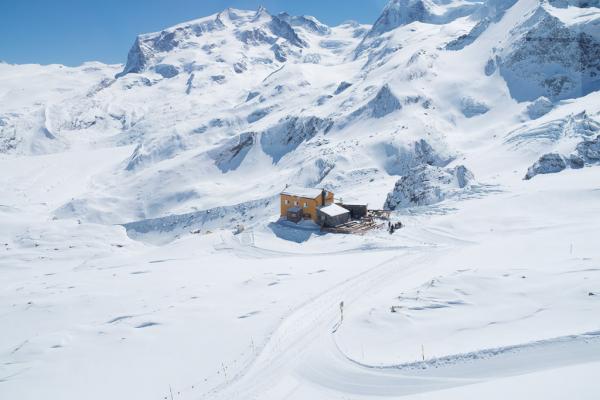 La Gandeghütte vue depuis le téléphérique du Klein Matterhorn. © Yonder.fr