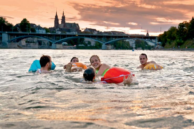 Baignade dans le Rhin © Basel Tourismus