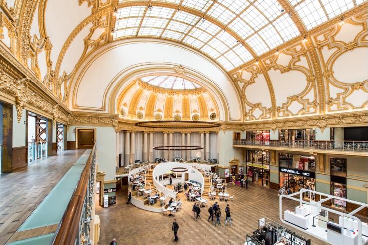 A l'intérieur de la Stadsfeestzaal, le centre commercial qui accueillera le pop up store atypique de cette fin d'année © Visit Antwerpen