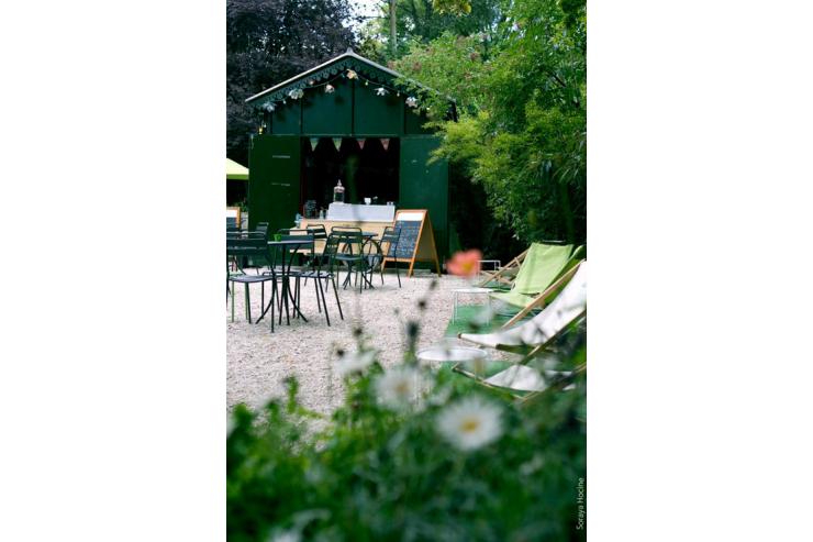 La terrasse du Pavillon du Lac dans le parc des Buttes Chaumont