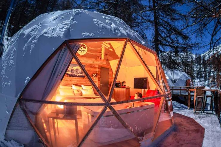 Les « D’Hômes » accrochés à la montagne dominent la station des Orres © Alpin D’Hôme