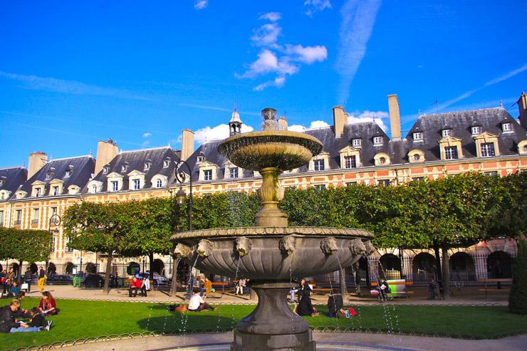 7 spots parisien pour se rafraîchir en cas d'extrême chaleur- La Place des Vosges