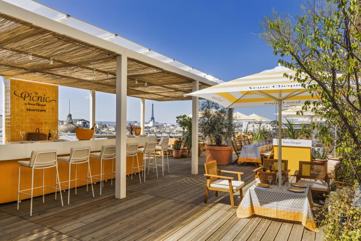 Veuve Clicquot déploie son « Picnic » couture sur les plus beaux rooftops de Paris