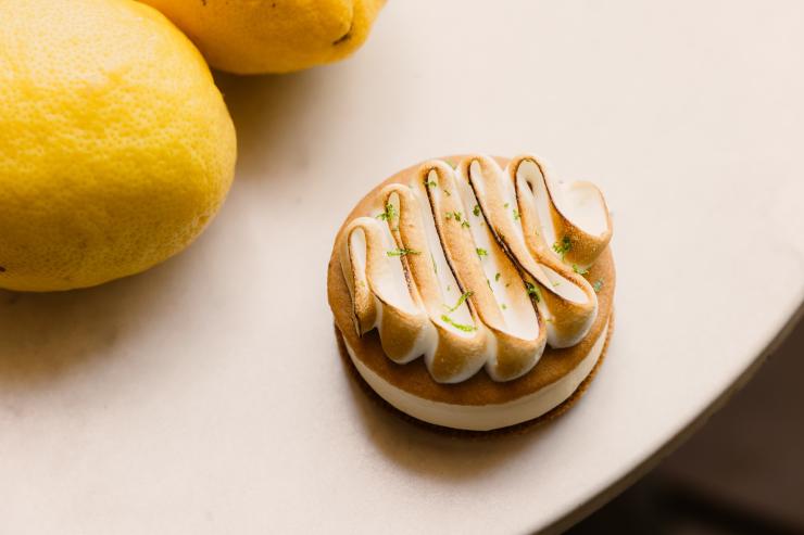 La Cabane à pâtisseries glacées du Crillon s’installe place de la Concorde