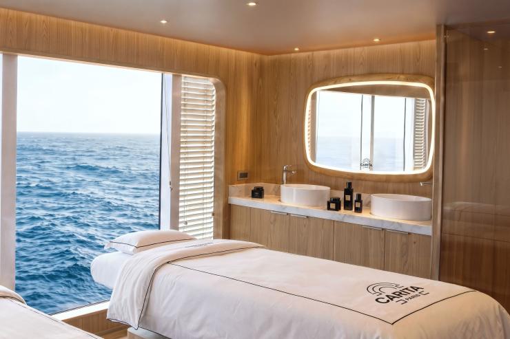 Carita embarque à bord des navires de Ponant Explorations
