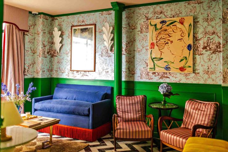 Paris : à l'Hôtel Les Deux Gares, un décor digne de Wes Anderson