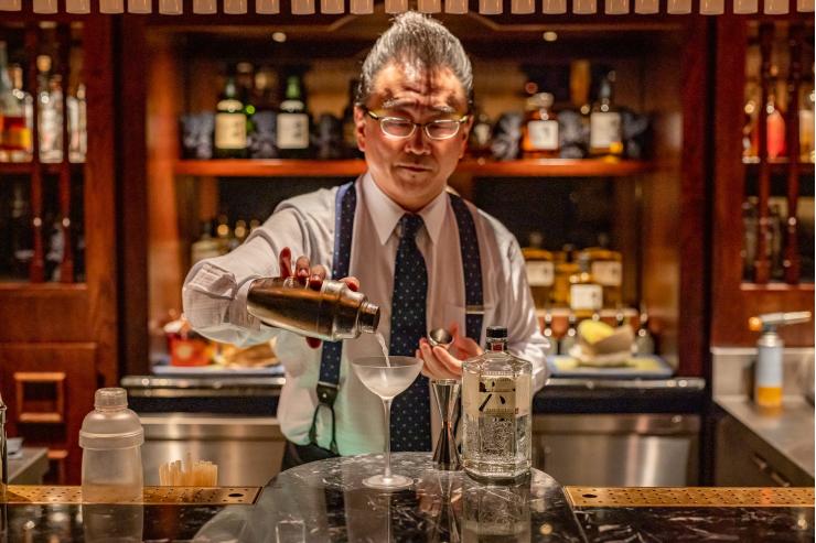Le maître japonais du cocktail Hidetsugu Ueno s’invite au Peninsula Paris