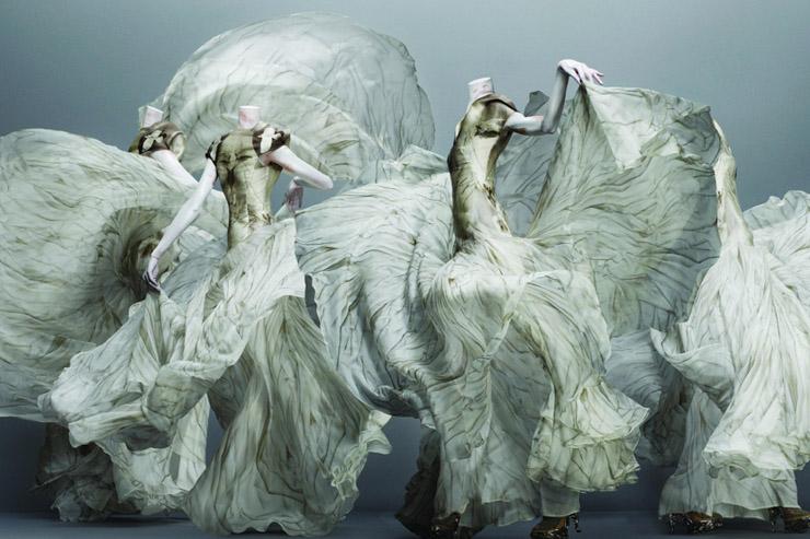 L'expo consacrée à Alexander McQueen s’invite au mythique Claridge’s à Londres