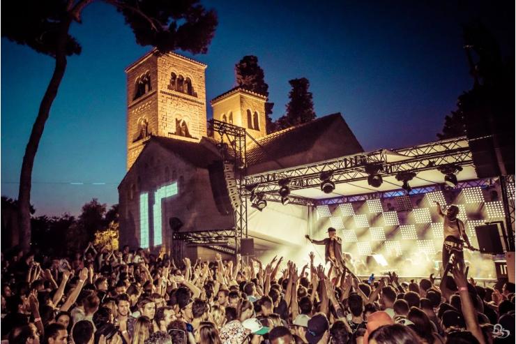 Après le succès d’IR BCN, la fête continue au Monasterio de Barcelone 