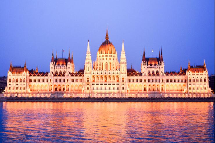 © ##Epistola8@@https://commons.wikimedia.org/wiki/File:Parliament_Building,_Budapest,_outside.jpg