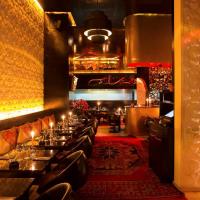 Intérieur chic mêlant décor oriental et design contemporain au restaurant Azar | © Azar Restaurant