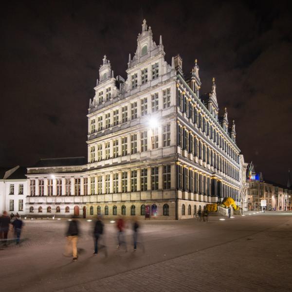 L'Hôtel de Ville illuminé © VisitGent