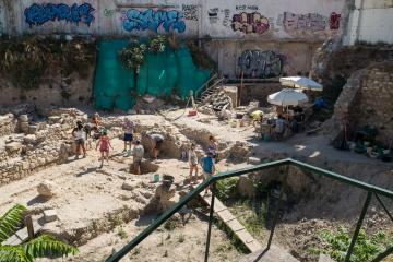 L’archéologie, une discipline de tous les jours à Athènes, ici dans Andrianou.