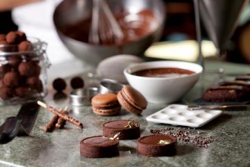 Chez <i> Chocolate </i>, des chocolats aux épices et saveurs locales : gingembre, cannelle, framboises et figues et les très typiques mastic et turkish coffee.  © Four Seasons Hotels & Resorts