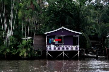Habitation sur l'Amazone | © Cédric Aubert