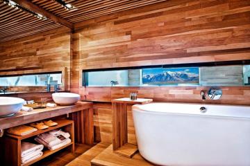 Salle de bain d'une suite, avec vue depuis la baignoire | © Tierra Patagonia