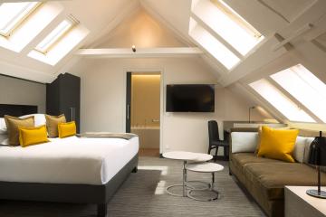 Une des deux Junior Suites, spacieuses et lumineuses.  | © Hôtel D