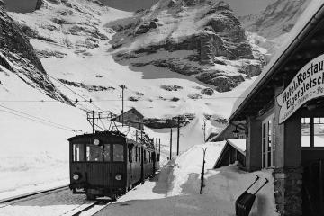 Le restaurant Eigergletscher avant l’entrée du tunnel. © Jungfraubahnen Le restaurant Eigergletscher avant l'entrée du tunnel. © Jungfraubahnen