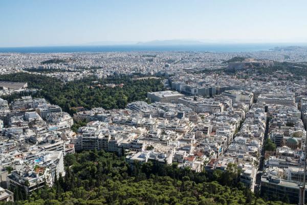 La superbe vue panoramique depuis le Lycabette. Au fond à droite l‘Acropole. 