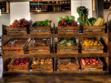  Bacs de légumes dans un supermarché du centre © Flickr CC Israel Tourism