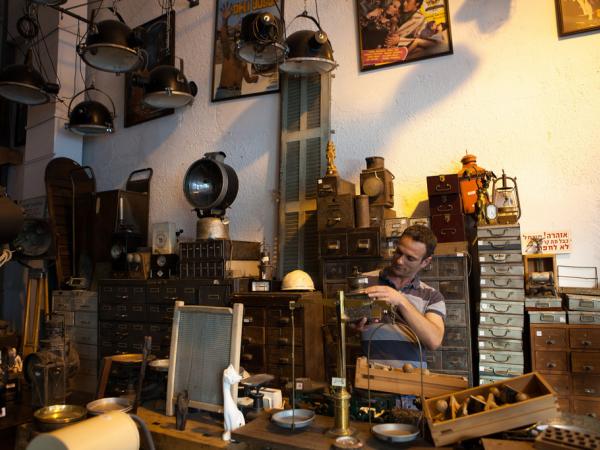 Brocante israélienne à Yaffo, une des spécialités de la ville © Flickr CC Israel Tourism