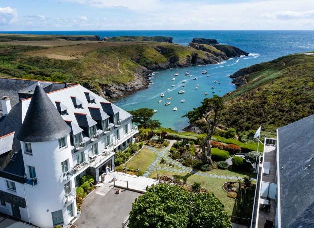 Découvrez notre sélection éclectique des plus beaux et des meilleurs hôtels spa de Bretagne, le temps d’un week-end ou d’un séjour de thalassothérapie plus long, avec vue mer, blotti sur une île, sur la Côte d’Emeraude ou de Granit Rose.