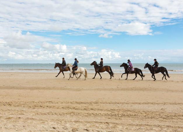 Destination élégante, La Baule pour un week-end de 2 ou 3 jours offre un cadre idyllique pour un séjour axé sur la détente, la gastronomie et les activités sportives surprenantes. Que faire à La Baule ? Notre guide des bonnes adresses.  

