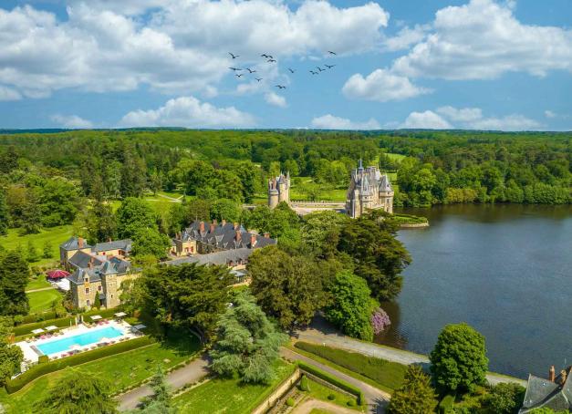 Ne percevez-vous pas comme une envie de prolonger les vacances, par petites touches, le temps d’une escapade au vert ? YONDER a déniché pour vous 6 adresses d’hôtels pour un week-end à la campagne