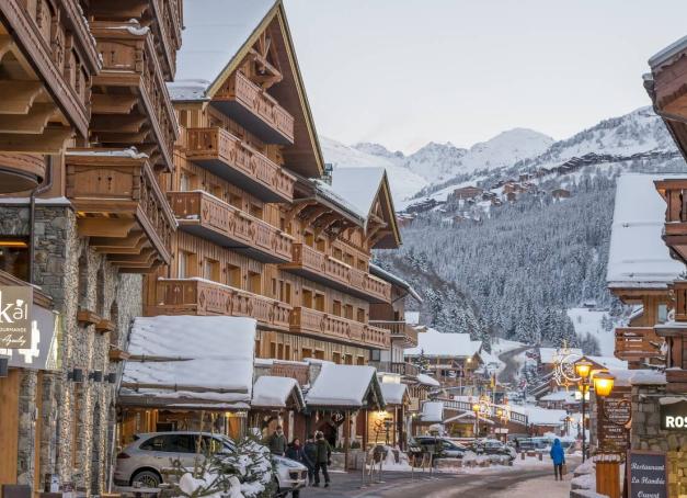 L’hiver venu, les 3 Vallées s’imposent comme l’un des plus vastes terrains de ski au monde. Après les grandes descentes de la journée, place au réconfort : à Courchevel, Méribel, Les Menuires et Val Thorens, notre sélection des meilleurs hôtels 4 étoiles des 3 Vallées. 
