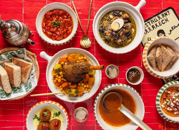 Direction Choukran, pour une immersion complète dans les rues colorées de Marrakech, mais à Paris 2. Second établissement du chef Abdel Aloaoui qui célèbre ici la gastronomie de son pays natal, le Maroc. Yallah !
