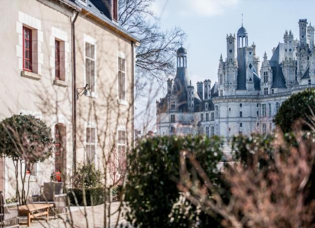 Avec vue et à nouveau en vue depuis l'arrivée du MOF lyonnais Joseph Viola aux fourneaux, la table du Relais de Chambord est le refuge gourmand idéal pour cet automne.
