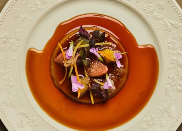 Après six ans de bons et loyaux services rue Bergère, l'Italien Pastore a fait son coming out : il s'appelle désormais Patsy et se révèle plus libre et cosmopolite que jamais !