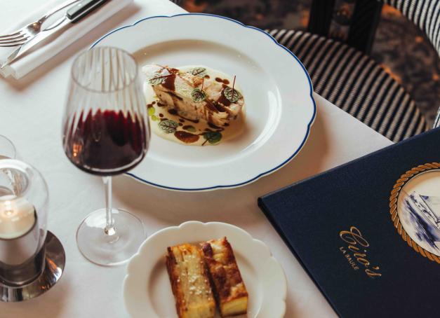 La Baule incarne ce parfait mariage d’élégance et de discrétion qui la rend si plaisante toute l’année. Idéalement située entre terre et mer, la Perle de la Côte d’Amour était prédestinée à devenir un haut lieu gastronomique. Confirmation avec cette sélection des meilleurs restos de La Baule.