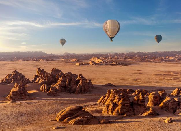 Du lever du soleil sur Hegra à la nuit étoilée de la réserve Sharaan, le trésor millénaire d’Arabie saoudite se révèle lors d'un safari haut de gamme à AlUla avec Hero Experiences Group.