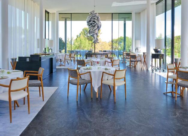 Quels sont les meilleurs restaurants d'Aix-en-Provence et ses alentours ? Restaurants gastronomiques et étoilés Michelin, bistrots de chefs, belles brasseries, caves à manger... découvrez la sélection de la rédaction.