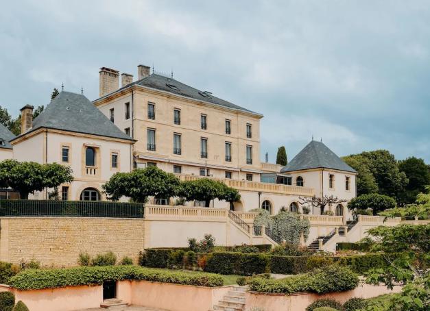 Territoire aux multiples facettes, la Dordogne présente des centres d’intérêt variés qui en font une destination française incontournable. Zoom sur les plus beaux hôtels de Dordogne et quelques maisons d'hôtes de charme ou de luxe.