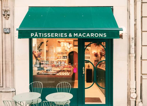 À Paris, la pâtisserie n’est pas une simple gourmandise : c’est un art de vivre ! À côté des grandes maisons historiques, une nouvelle génération de pâtissiers bouscule la scène sucrée. Sélection des meilleures pâtisseries de Paris, nouvelle génération. 