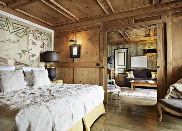 Parce qu’après une journée de glisse, on recherche tous un peu de réconfort et de charme pour enfiler ses chaussons, voici cinq adresses bien pensées et bien situées, où poser ses valises cet hiver.