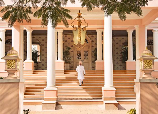 Le Rajasthan, le “pays des rois”, est le terrain de jeu des maharajas, des palais somptueux et des forteresses majestueuses. Cela n'est donc guère surprenant d'y retrouver une grande partie des plus beaux hôtels d'Inde. Sélection de 20 adresses exceptionnelles à travers toute la région.