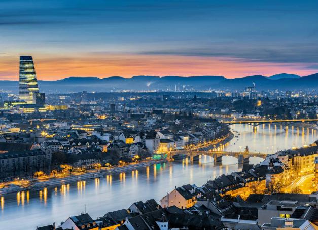 Bâle est une ville suisse aux mille visages. Entre musées d'art de renommée mondiale, architecture avant-gardiste et vieille ville médiévale en passant par les promenades le long du Rhin, chaque recoin de la cité recèle un trésor. Laissez-nous vous guider vers nos bonnes adresses à Bale le temps d’un week-end. 