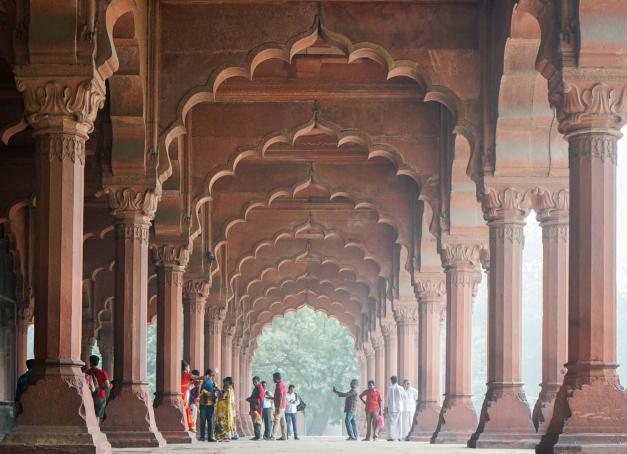 Porte d’entrée en Inde et vers le très populaire Rajasthan en particulier, Delhi mérite amplement que l’on y fasse escale 48 heures. Découvrez ici les meilleures adresses de cette mégalopole fascinante et épuisante, aussi colorée que polluée.