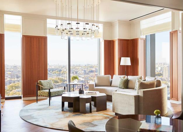 L’ouverture d’un nouvel hôtel de luxe à Londres est toujours un événement où les innovations se bousculent… Avec l’inauguration il y a quelques mois du Park Hyatt London River Thames, l’enseigne américaine frappe un grand coup n’hésitant pas à défrayer la chronique. 